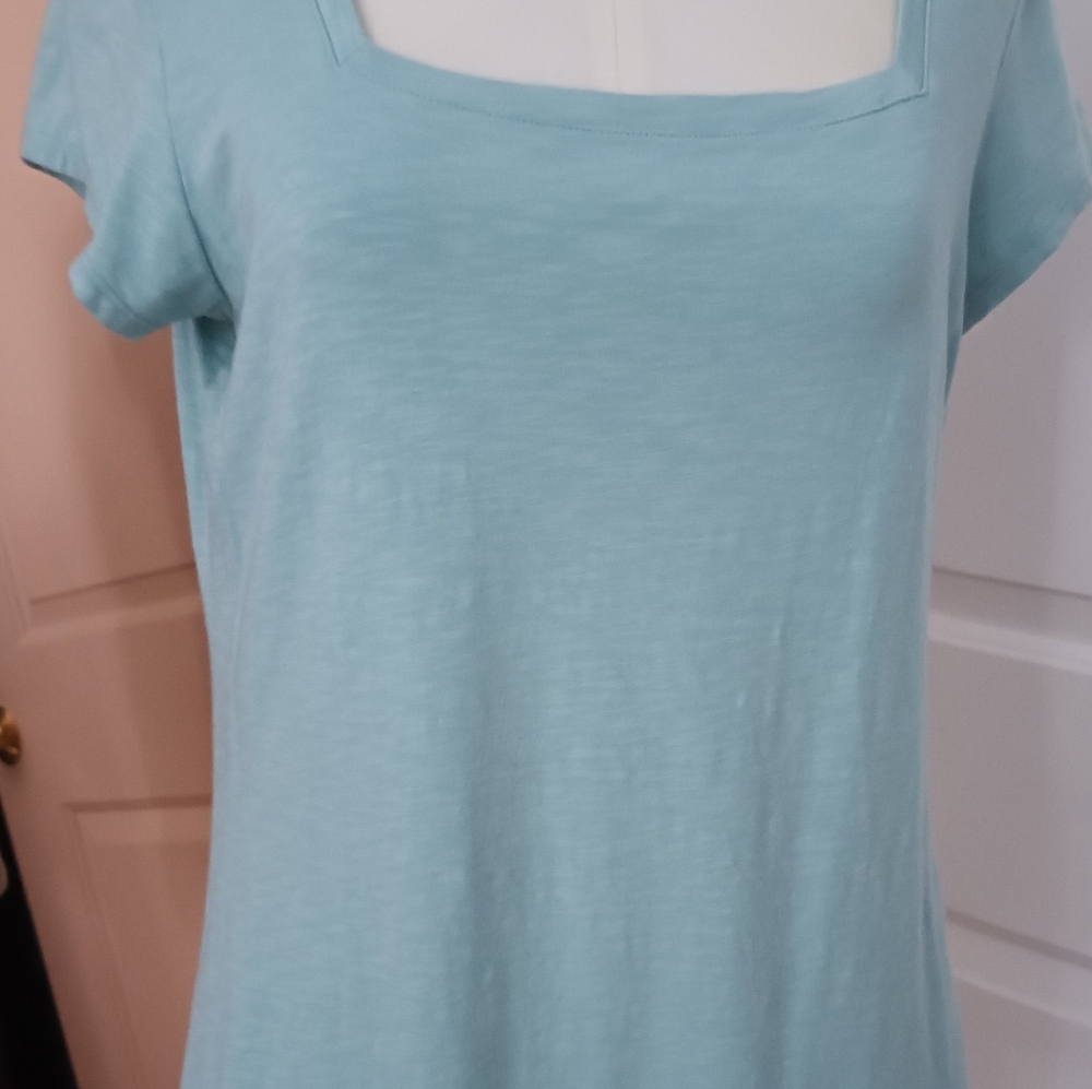 Woman's tee - Picture 2 of 3